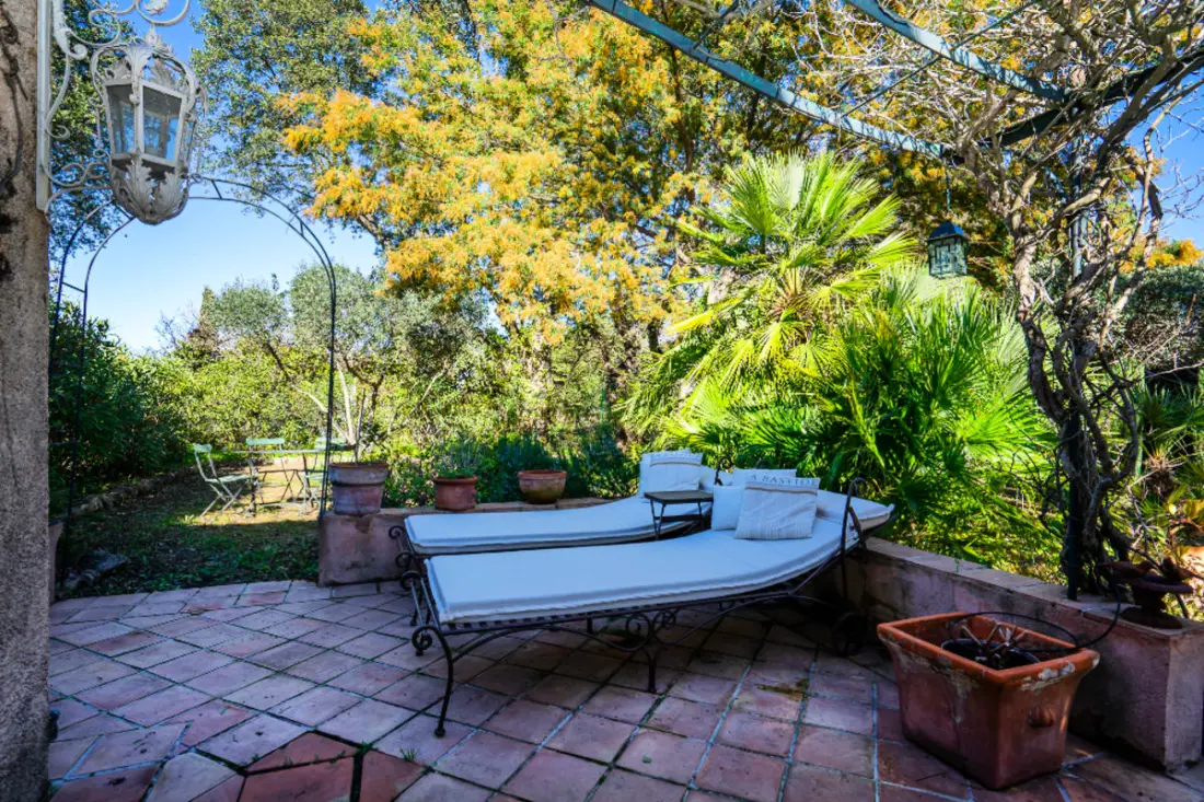 Rez-de-jardin élégant Avec Jacuzzi – Calme