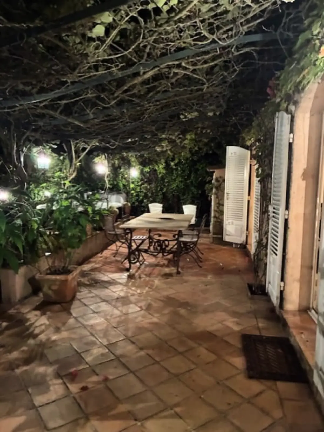 Rez-de-jardin élégant Avec Jacuzzi – Calme