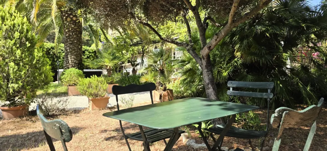 Rez-de-jardin élégant Avec Jacuzzi – Calme