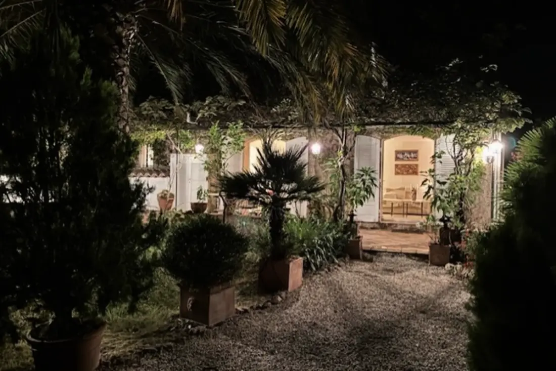 Rez-de-jardin élégant Avec Jacuzzi – Calme