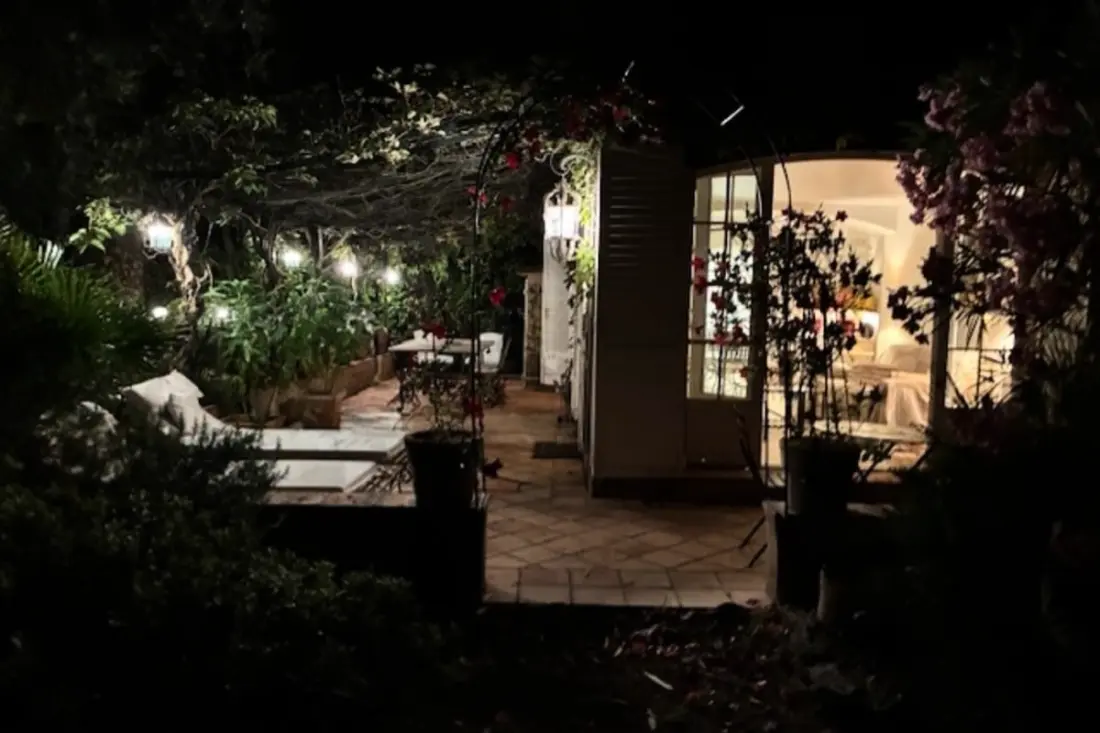Rez-de-jardin élégant Avec Jacuzzi – Calme
