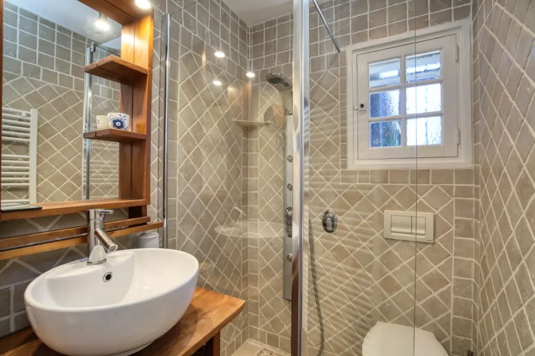 Rez-de-jardin élégant Avec Jacuzzi – Calme