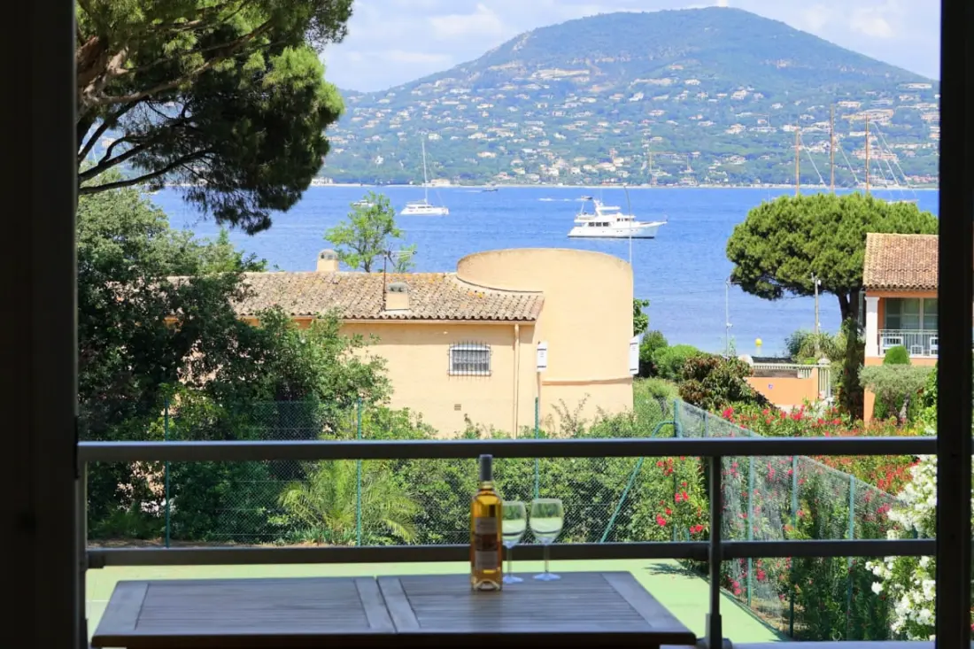 Voir Le Golfe De Saint-tropez De Son Salon.