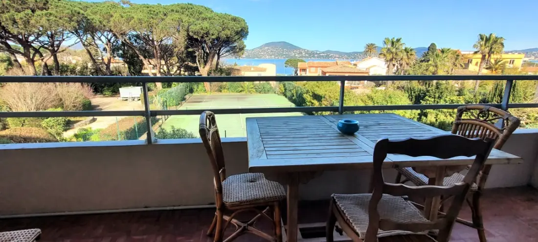 Voir Le Golfe De Saint-tropez De Son Salon.