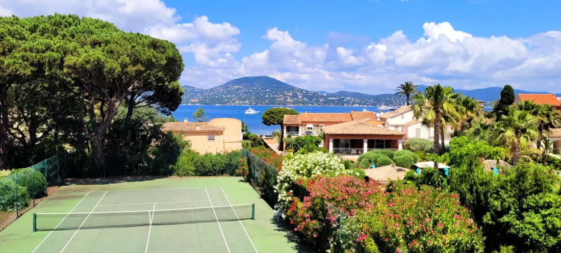 Voir Le Golfe De Saint-tropez De Son Salon.