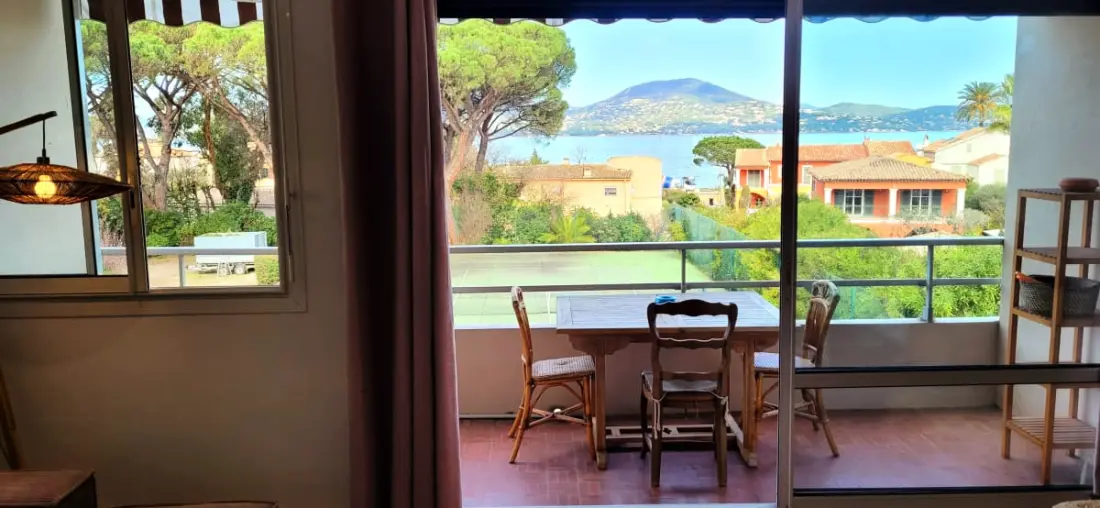 Voir Le Golfe De Saint-tropez De Son Salon.