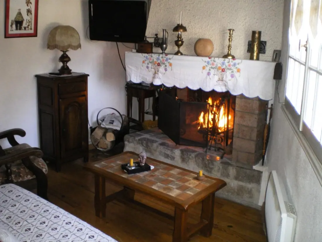 Gîte de France à Sainte Colombe Sur Guette  1