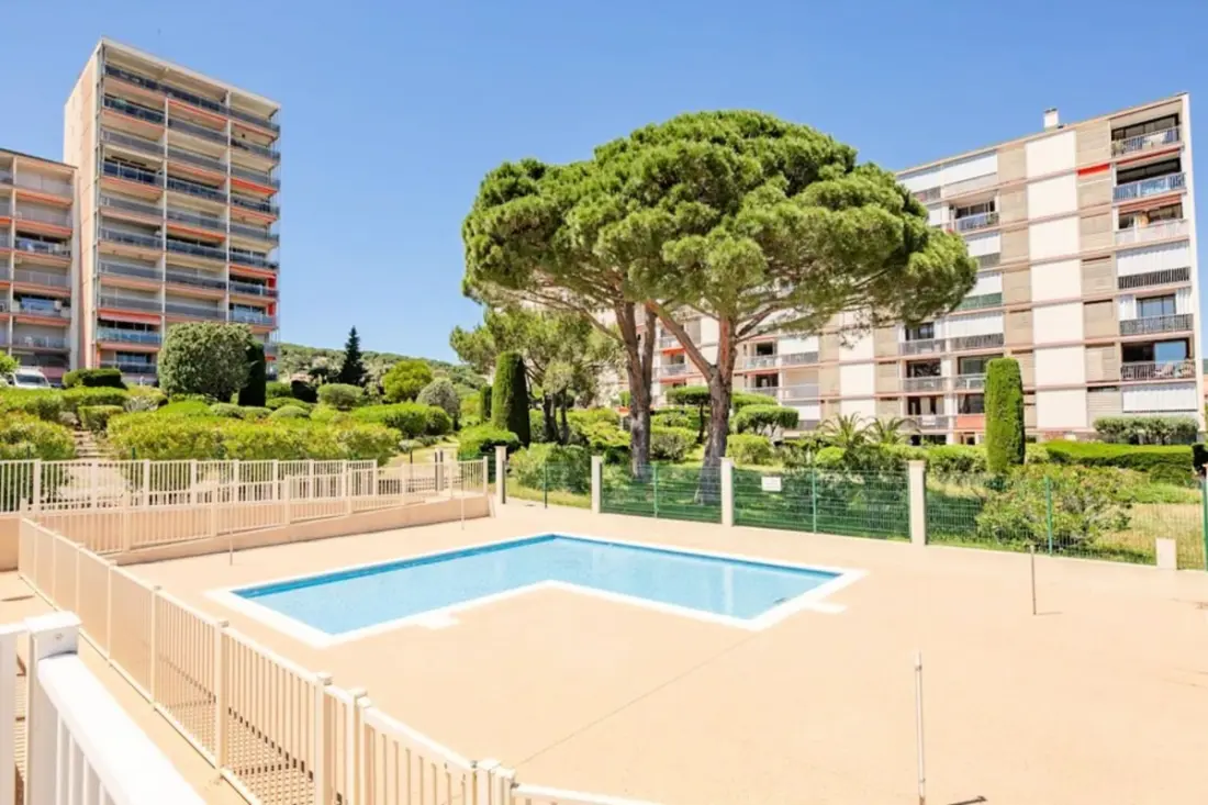 Appartement à Sainte-maxime : Piscine Et Tennis