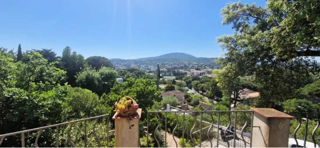 T2 Calme Avec Terrasse • Proche Centre Et Plage