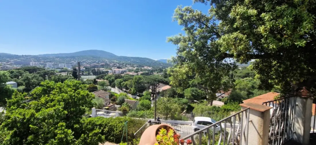 T2 Calme Avec Terrasse • Proche Centre Et Plage