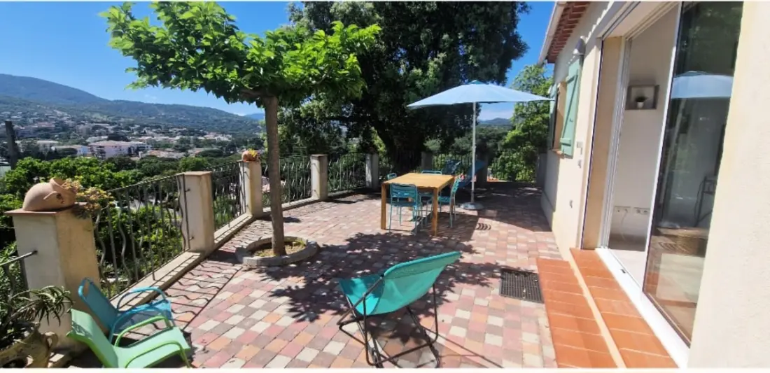T2 Calme Avec Terrasse • Proche Centre Et Plage