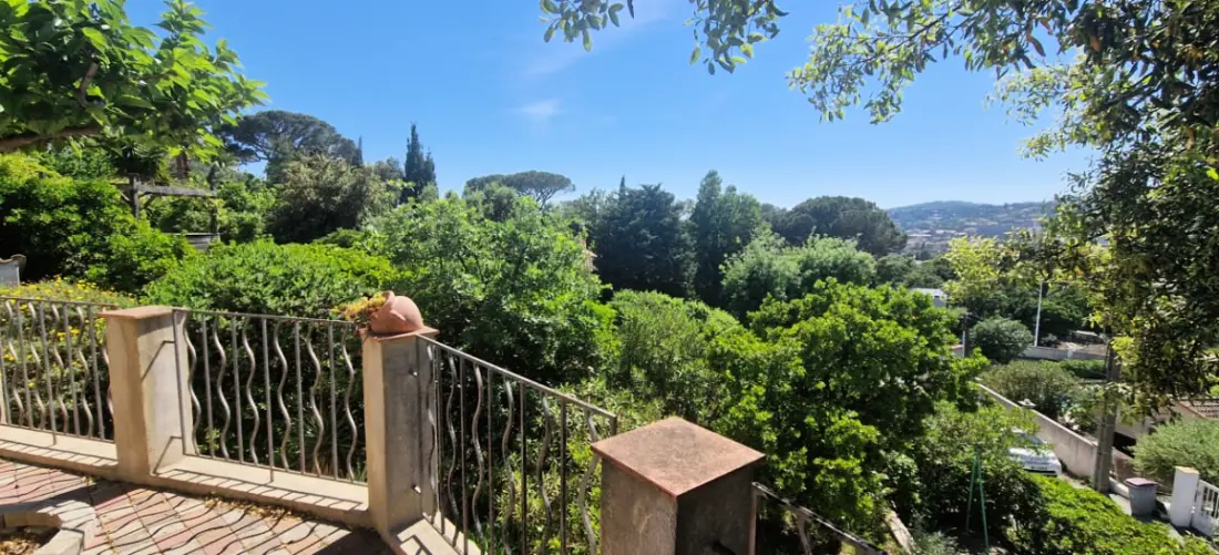 T2 Calme Avec Terrasse • Proche Centre Et Plage