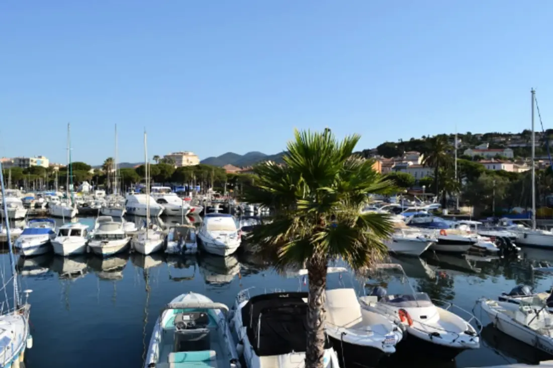 T2 Calme Avec Terrasse • Proche Centre Et Plage
