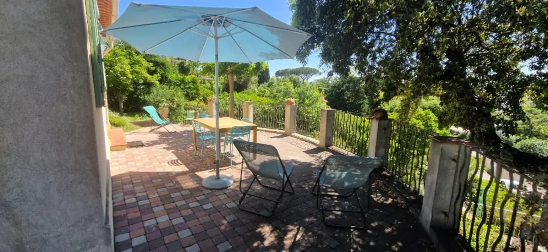 T2 Calme Avec Terrasse • Proche Centre Et Plage