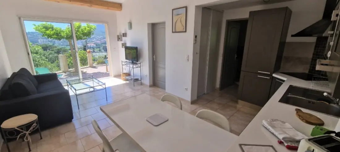 T2 Calme Avec Terrasse • Proche Centre Et Plage