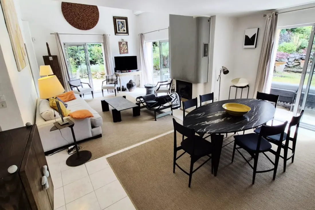 Maison Avec Jardin, Terrasse Et Piscine