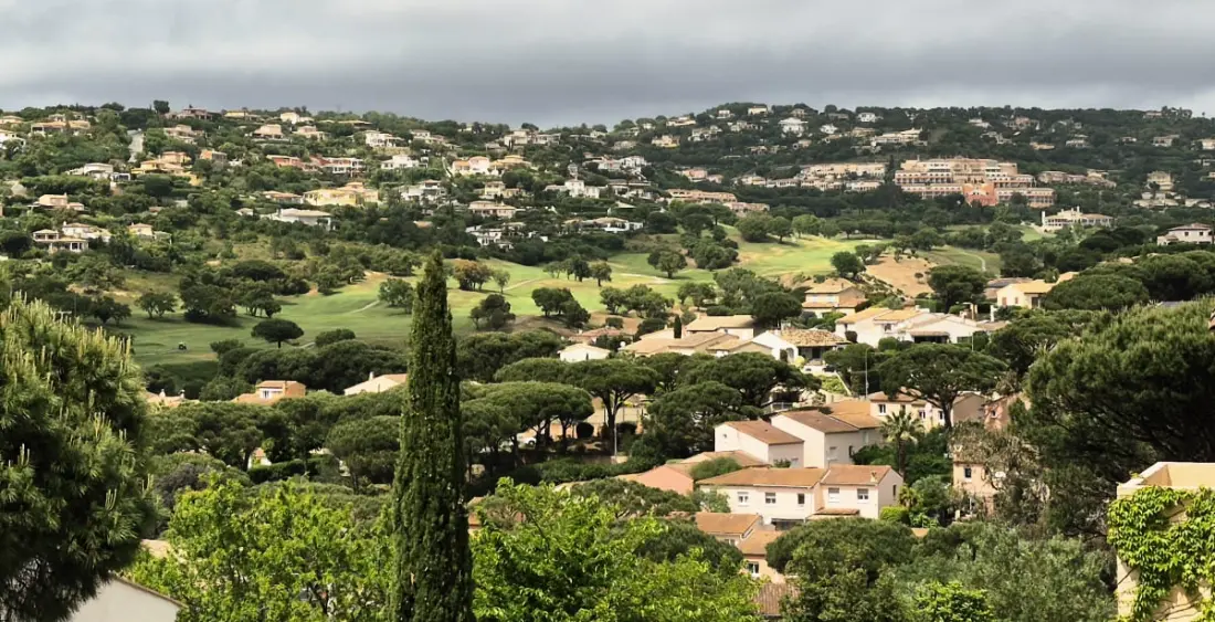 Maison Avec Jardin, Terrasse Et Piscine