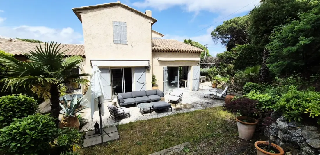 Maison Avec Jardin, Terrasse Et Piscine