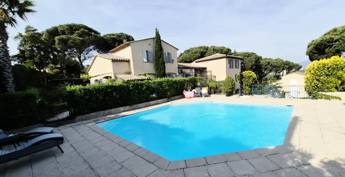 Maison Avec Jardin, Terrasse Et Piscine