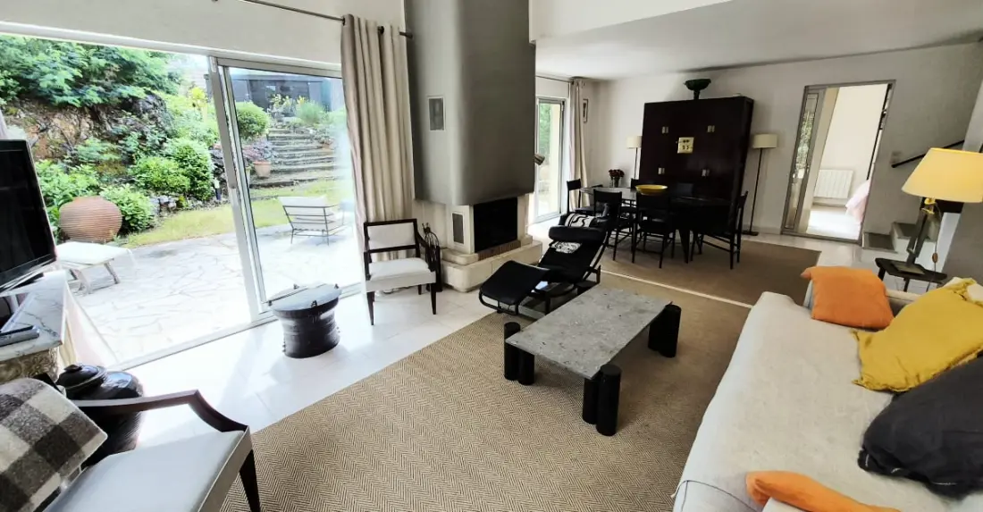 Maison Avec Jardin, Terrasse Et Piscine