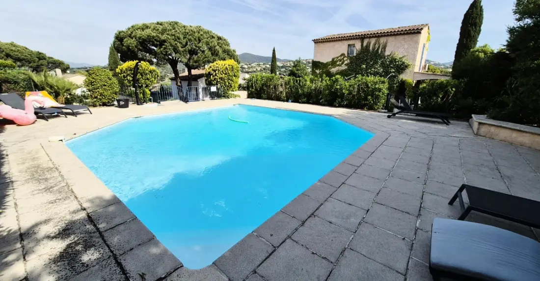 Maison Avec Jardin, Terrasse Et Piscine