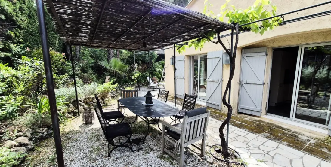 Maison Avec Jardin, Terrasse Et Piscine