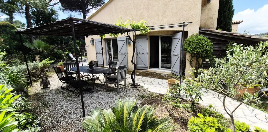 Maison Avec Jardin, Terrasse Et Piscine