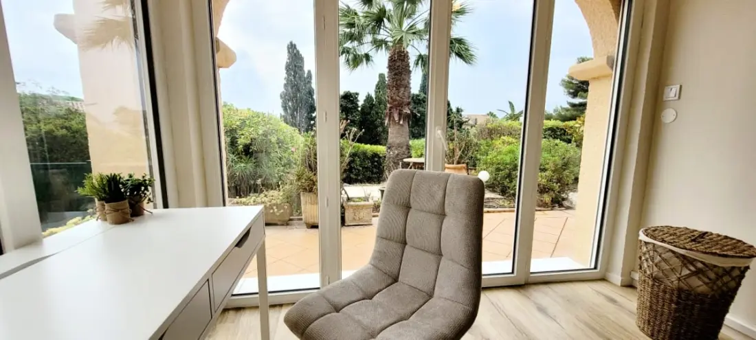 Maison Moderne Avec Vue Mer à Sainte-maxime
