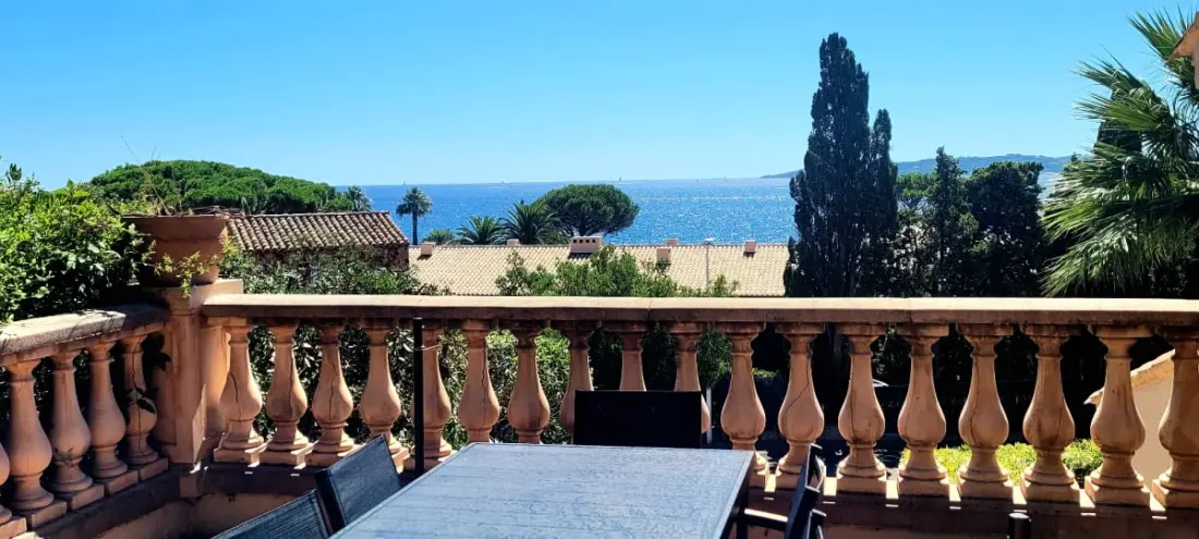 Maison Moderne Avec Vue Mer à Sainte-maxime