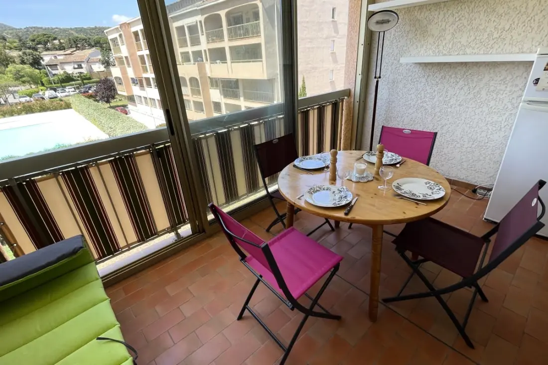 Soleil, Sérénité Et Piscine