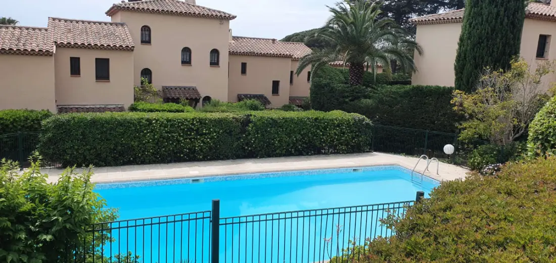 T2 Avec Piscine Et Pétanque