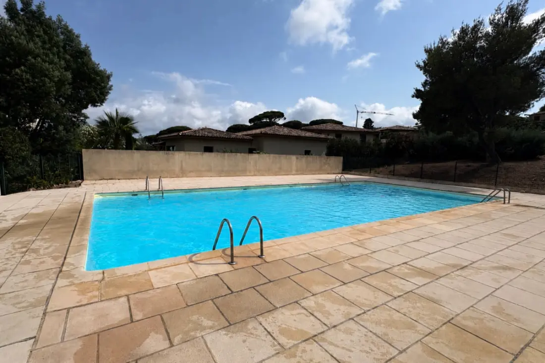 Studio Vue Mer Avec Terrasse Et Piscine Partagée