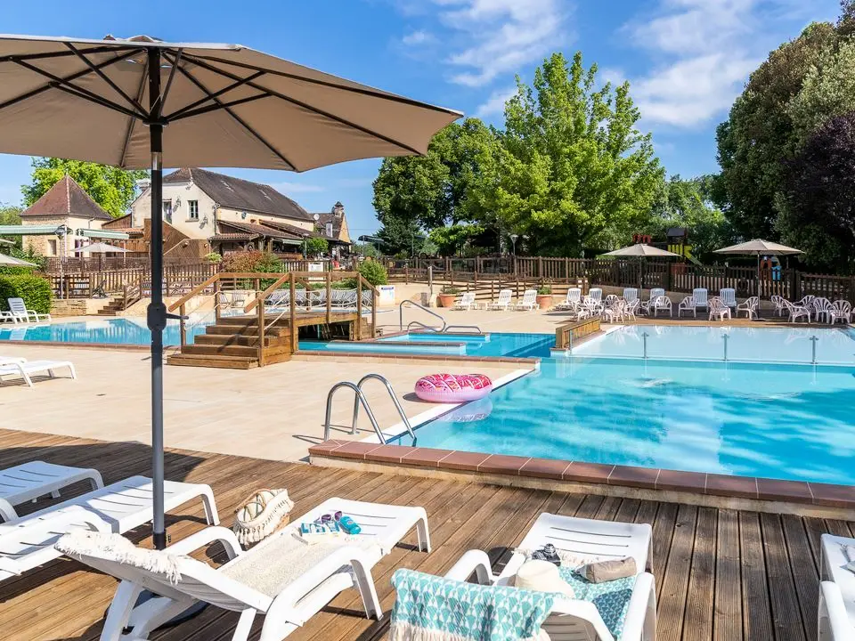 Camping Romanée Les Grottes de Roffy4 étoiles★★★★