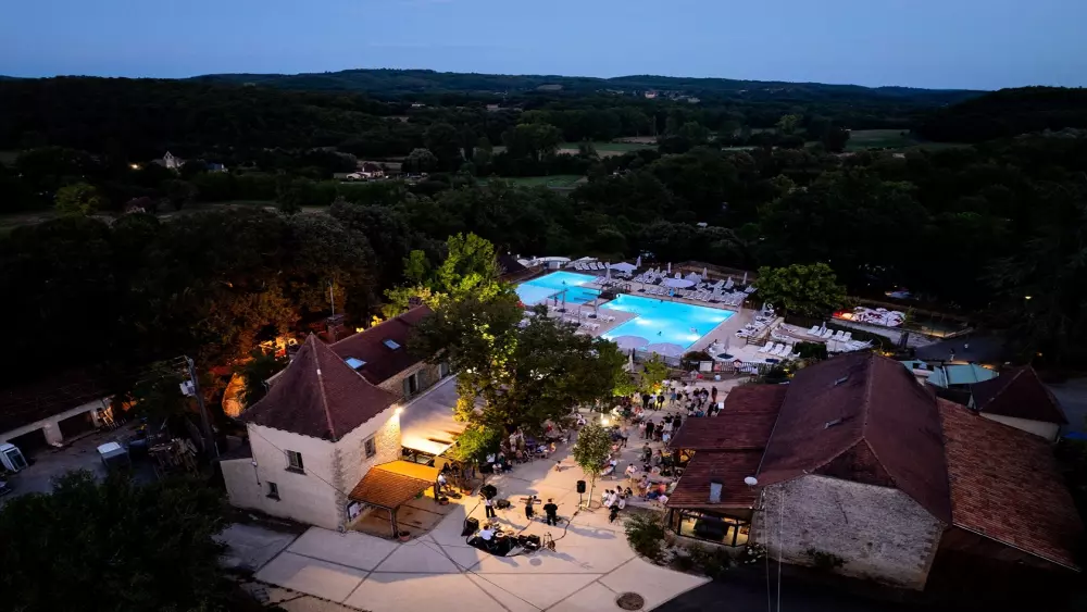 Camping Romanée Les Grottes de Roffy 4 étoiles★★★★