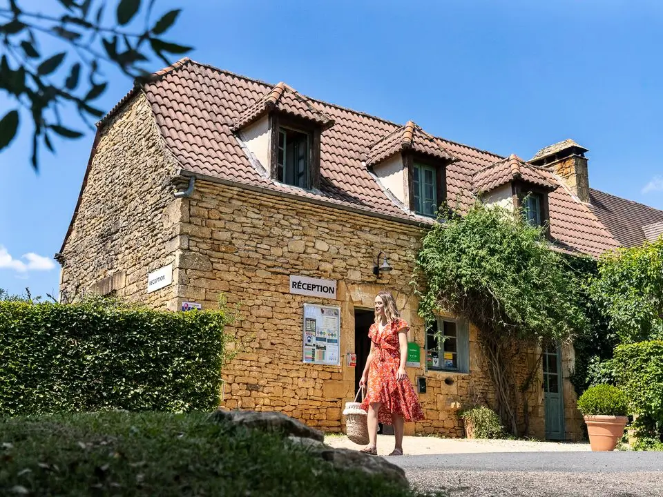 Camping Romanée Les Grottes de Roffy4 étoiles★★★★
