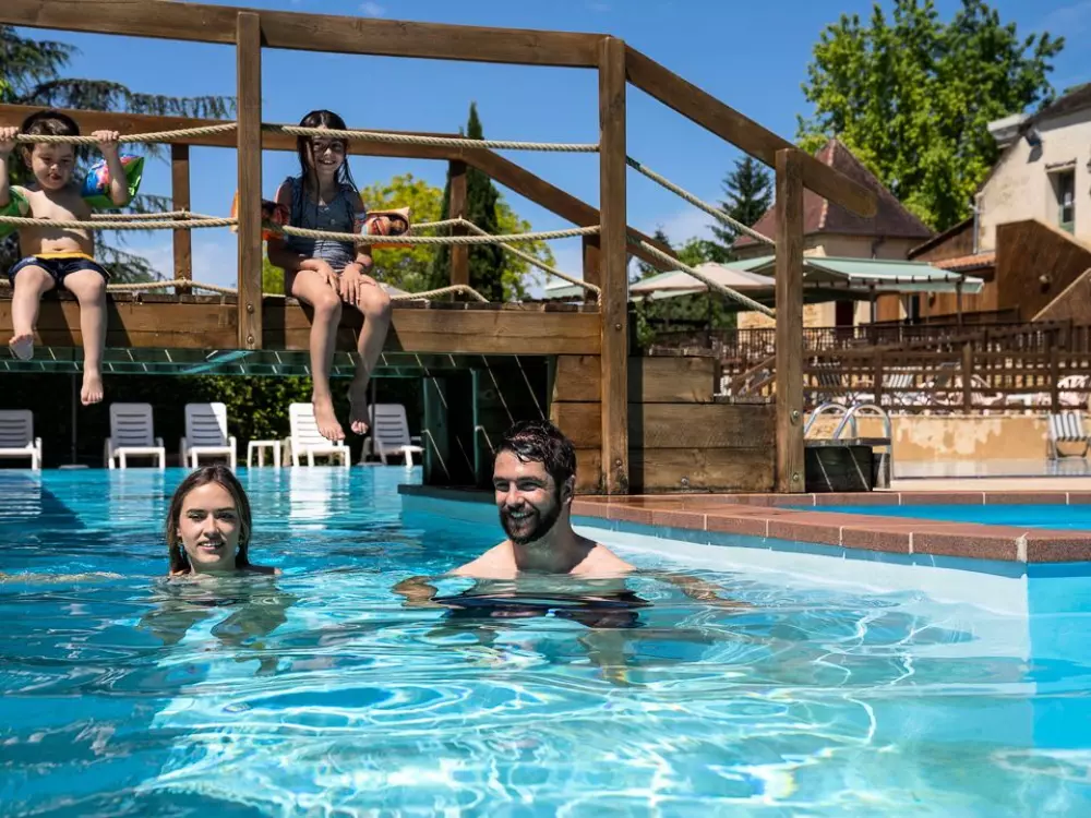 Camping Romanée Les Grottes de Roffy4 étoiles★★★★