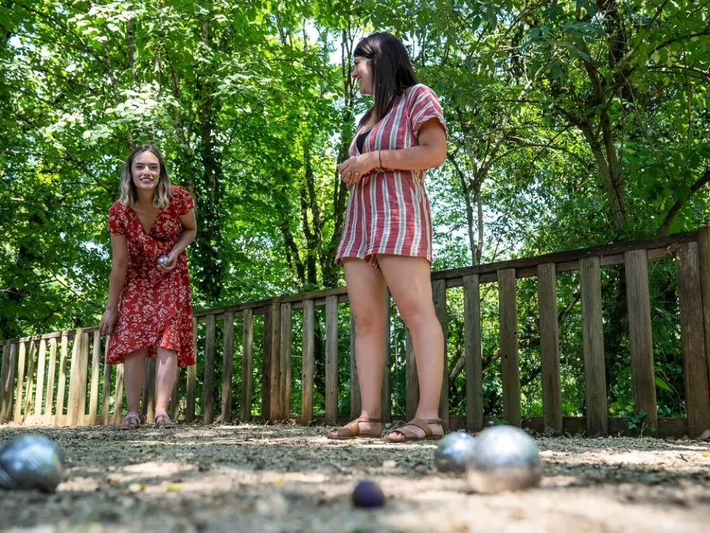 Camping Romanée Les Grottes de Roffy4 étoiles★★★★