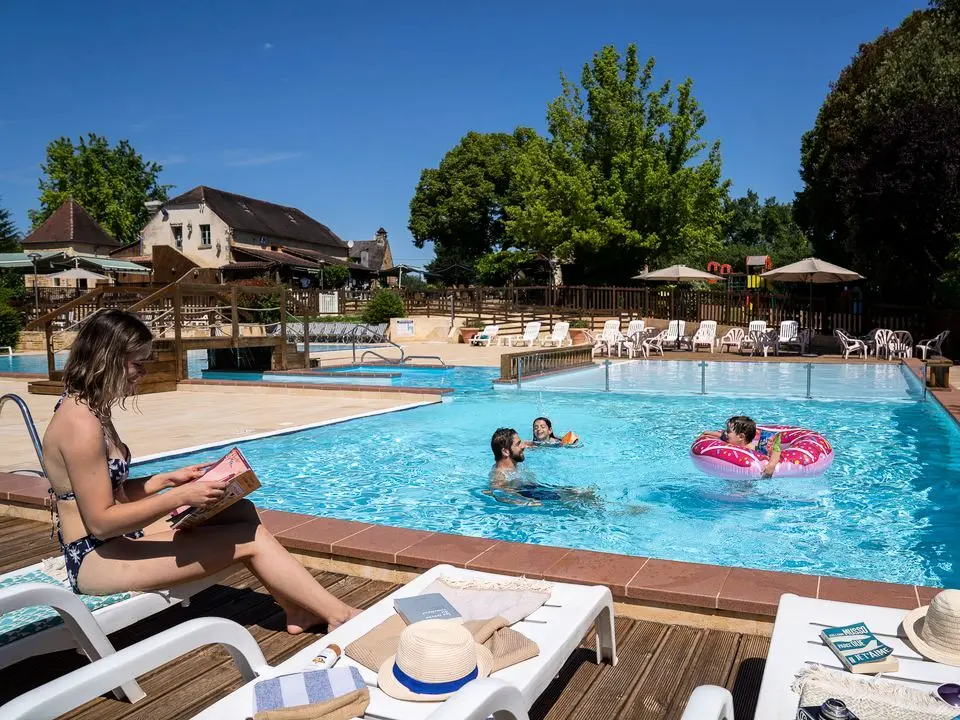 Camping Romanée Les Grottes de Roffy4 étoiles★★★★