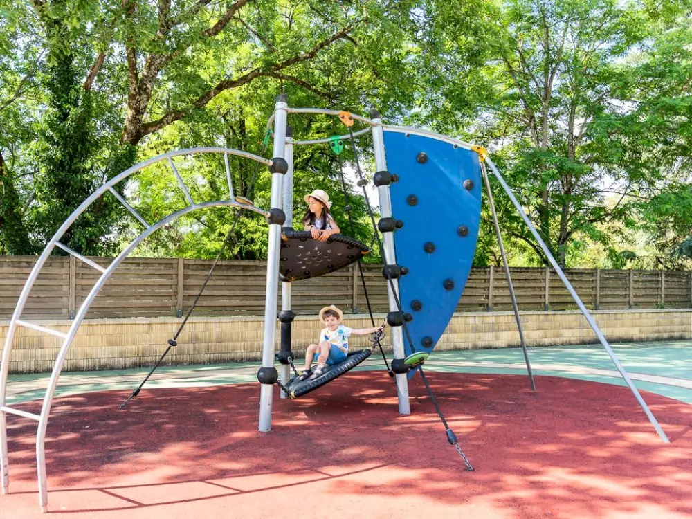 Camping Romanée Les Grottes de Roffy4 étoiles★★★★