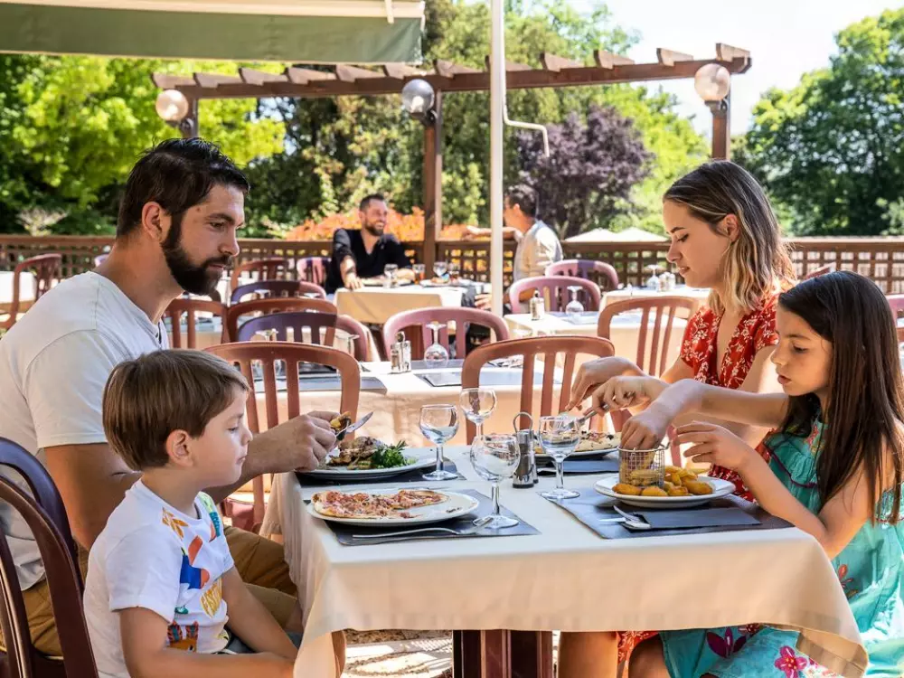 Camping Romanée Les Grottes de Roffy4 étoiles★★★★