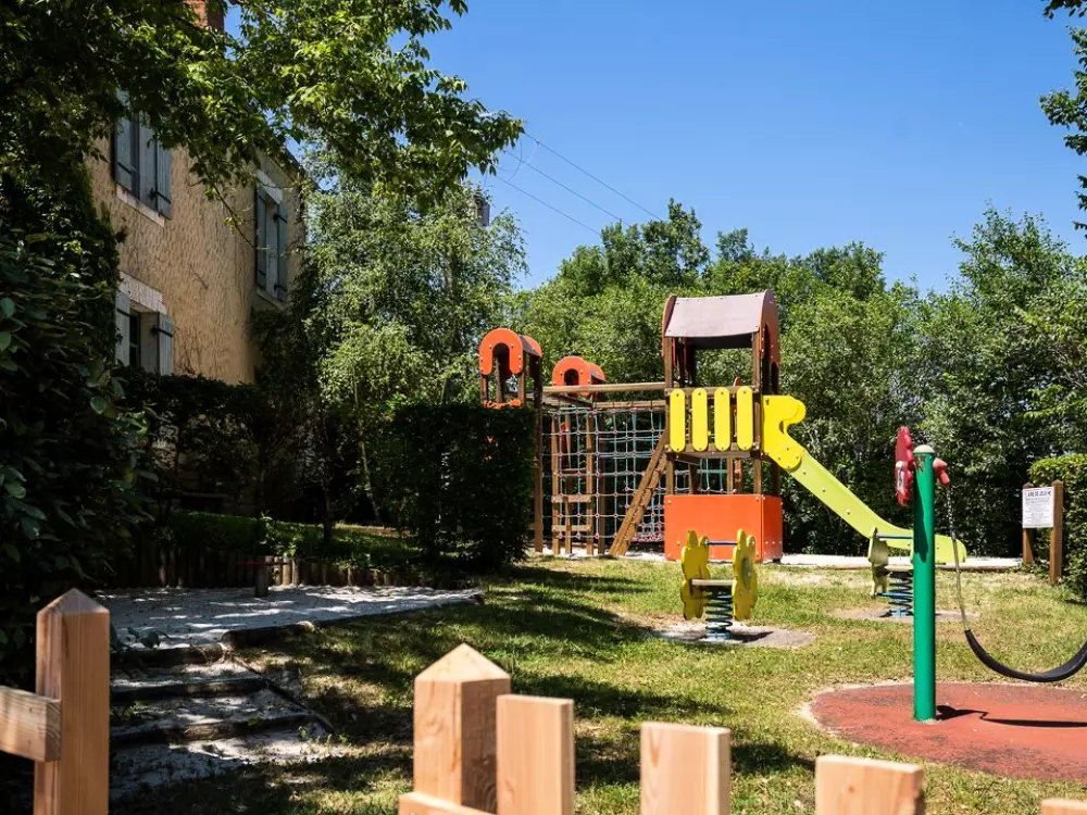 Camping Romanée Les Grottes de Roffy4 étoiles★★★★