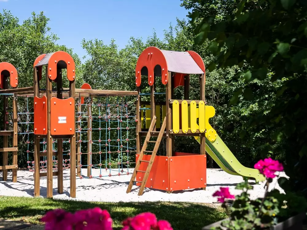 Camping Romanée Les Grottes de Roffy4 étoiles★★★★