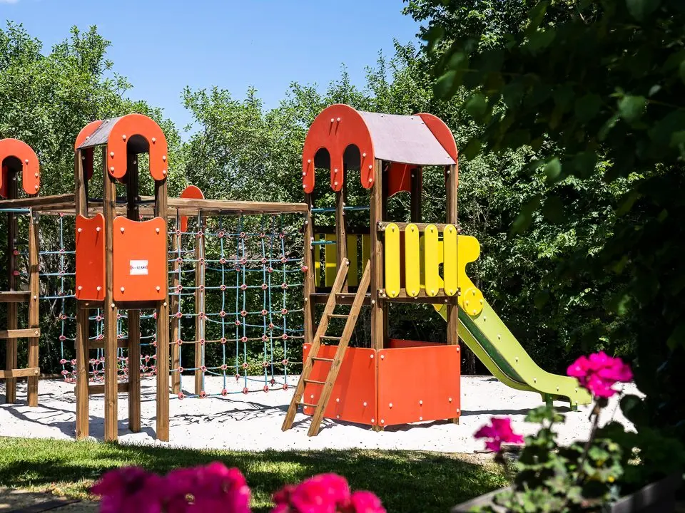 Camping Romanée Les Grottes de Roffy4 étoiles★★★★