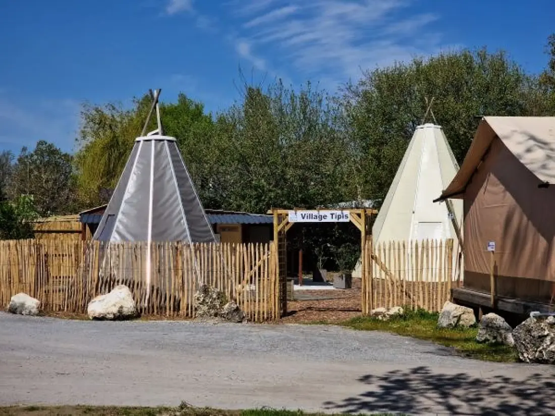 Camping Les P'tites Maisons dans la Prairie 3 étoiles★★★
