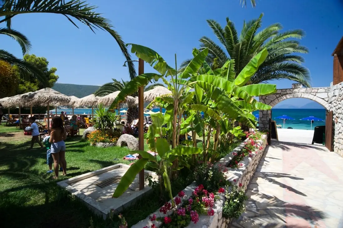 Camping Karavomilos Beach