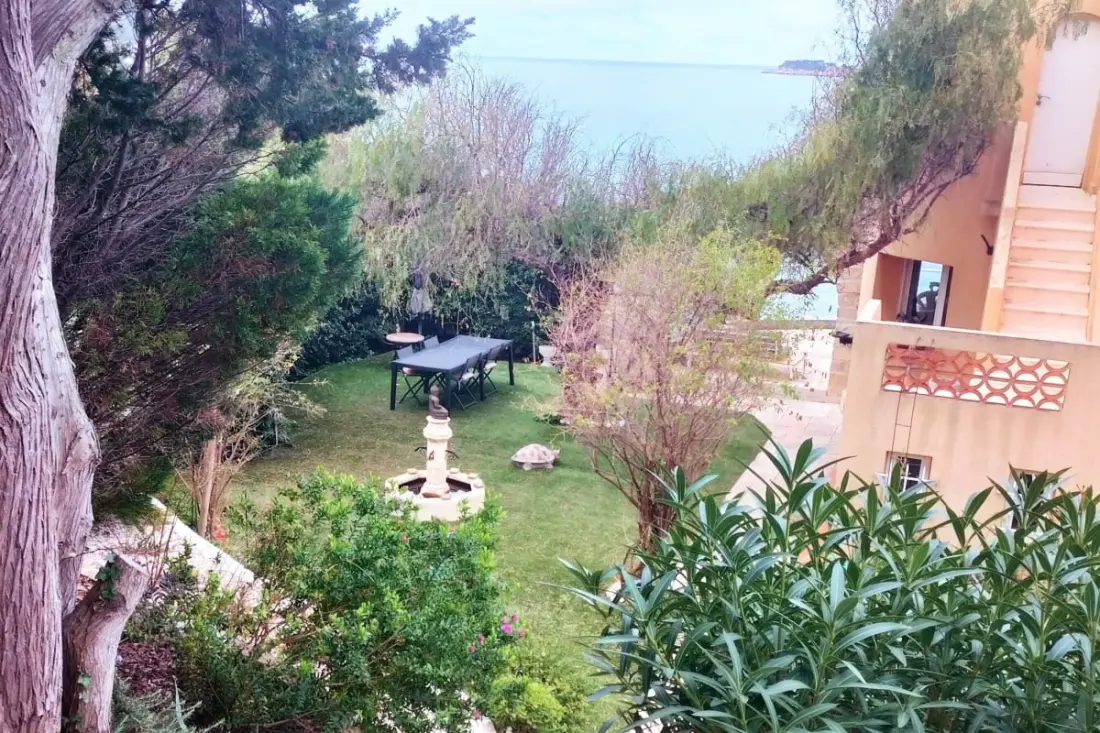Accès Privé Mer Et Jardin à Sanary-sur-mer