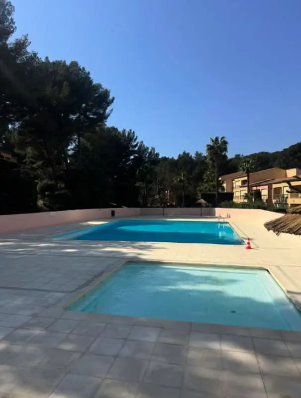 Appart Avec Grande Terrasse, Piscine Et Mer à Pied