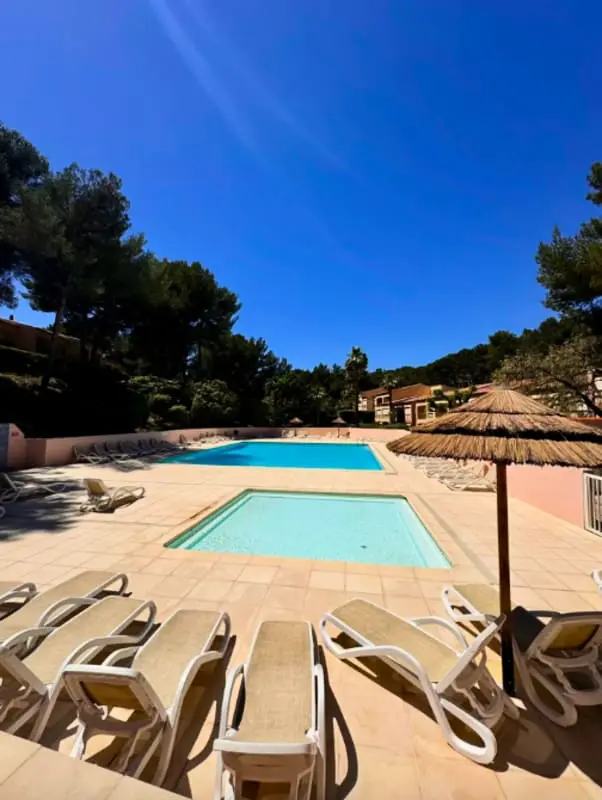 Appart Avec Grande Terrasse, Piscine Et Mer à Pied