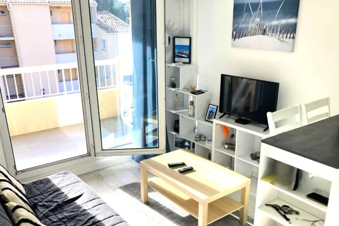Spacieux Studio Neuf, Proche Mer