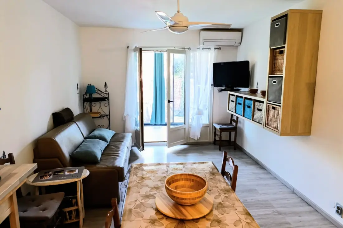 Studio Bien équipé Avec Terrasse à Sanary-sur-mer